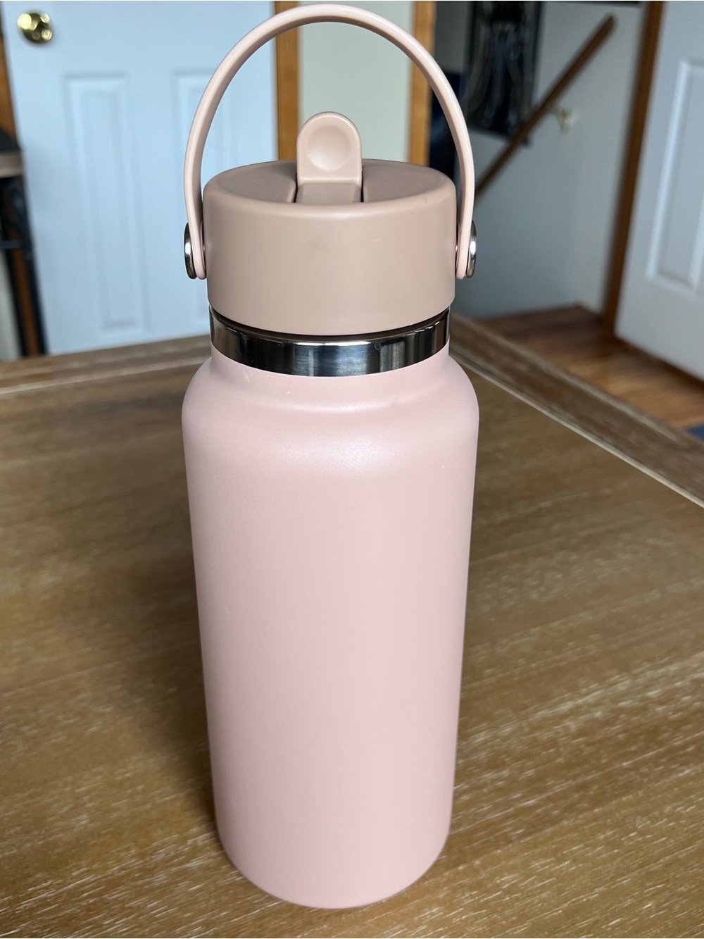 Hydro Flask 32oz Insulated Bottle with Carry Handle & Flip-top lid - Picture 4 of 9